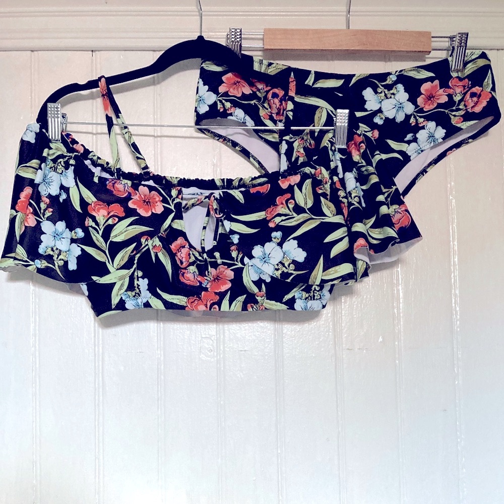 *3 for $20* Bikini Set, XL, floral, ruffled top and cheeky bottoms.